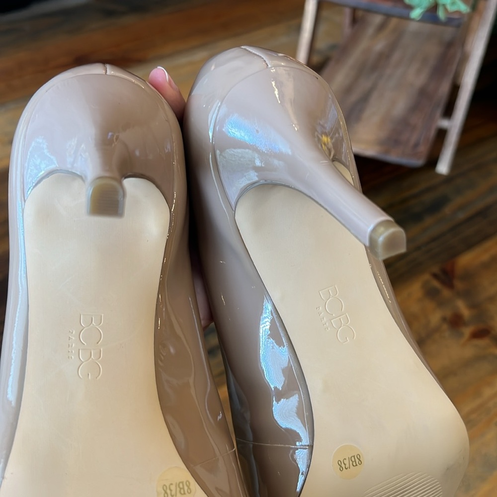 BCBG DARK beige Patent Leather Heels - Picture 7 of 9